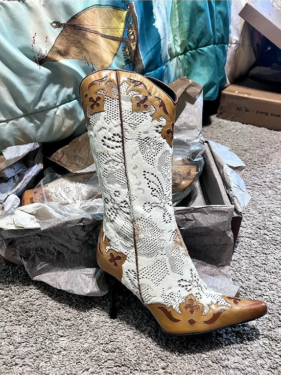 Donald J. Pliner Shoes - Donald J Pliner VIKA Western Leather Heeled Boots White & Brown US 9